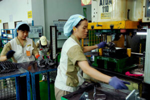中国7～9月GDP成長率6％、IMF　中国経済見通しを下方修正