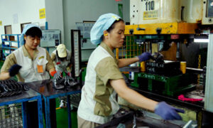 中国、8月経済統計悪化　李首相「GDP成長率の6％目標達成が難しい」