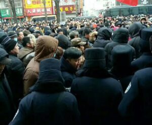 中朝国境の町、住民約1万人が抗議デモ　土地開発に反対＝吉林省撫松県