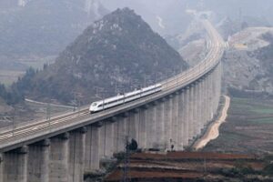 中国高速鉄道に手抜き工事　トンネルで漏水、安全性に懸念