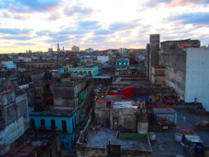 キューバ　謎多い国のイメージと現実