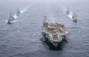 中国海軍VS米国海軍　簡単には埋まらない実力差　