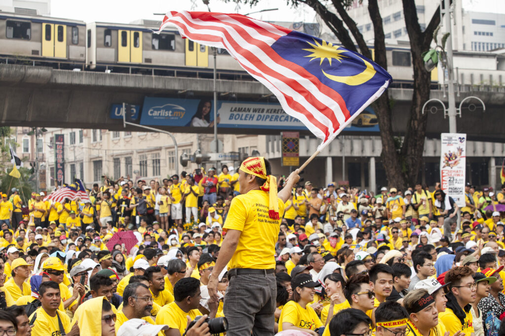 マレーシアで5万人デモ　首相に辞任要求
