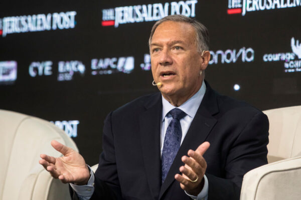 ポンペオ前国務長官、中共は対米スパイ工作に「中国人留学生を利用」