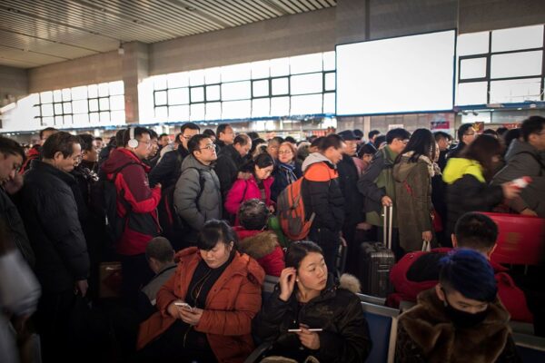 広東省で工場閉鎖の波　出稼ぎ労働者の帰郷が増加　　
