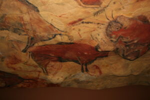 誰が描いたのか？ピカソも驚愕したアルタミラ洞窟の芸術的壁画