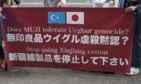 日本人有志が「無印良品」本社前で抗議　新疆綿の使用停止訴える