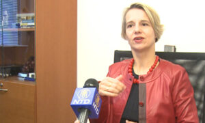 次期欧州議会議長候補　初の聴覚障害者女性政治家