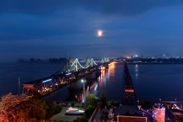 北朝鮮の非核化に10年 216兆円と試算　トランプ氏「日中韓が負担」