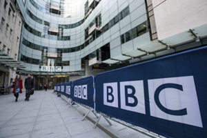 BBC国際放送、中国で禁止に　中国政府系メディア禁止への報復措置か