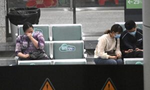 旅客機墜落事故、整備コスト削減が一因の可能性＝中国メディア