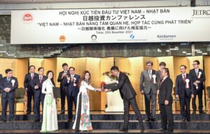 日本とベトナム、44の協力協定に調印　数十億ドル規模