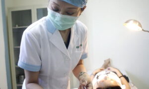 北朝鮮新義州の未婚女性60％に整形手術