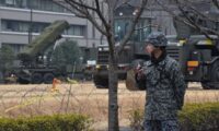 北朝鮮、ミサイル4発を発射「3発が日本EEZに落下」＝安倍首相