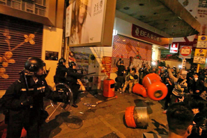 香港の大規模衝突　裏に習江両派の攻防戦