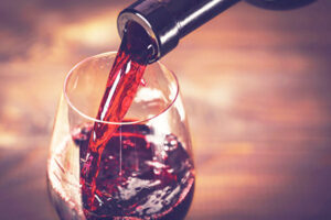 「食事中に飲む少量のワイン」その健康効果は？