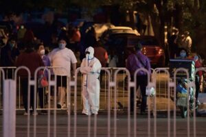 虚偽情報、体温測定の怠り…北京市警察、コロナ対策違反で52人拘束　