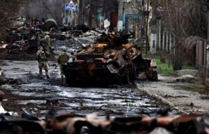 キーウ近郊で民間人410人の遺体、ウクライナ「大虐殺」と強く非難