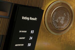 国連総会、ロシアの人権理事会メンバー資格を停止　決議採択