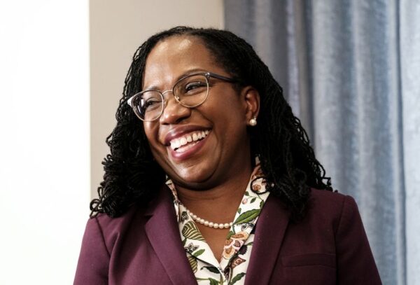 米上院、ジャクソン氏の最高裁判事就任を承認　黒人女性初