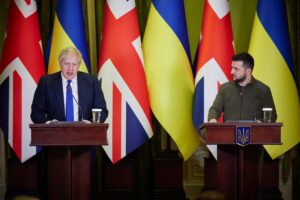 ジョンソン英首相、ウクライナを電撃訪問　支援表明