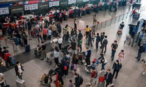 中国当局、国民の出国を「厳しく制限」　旅券にハサミ入れも