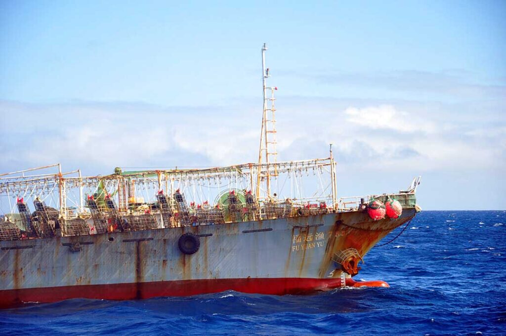 外国船への体当たり、漁船で強制労働…中国海事活動の実態＝米海軍報告書
