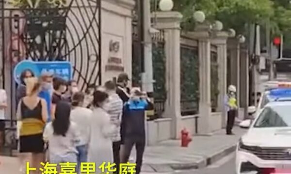 イタリア人が封鎖に「抗議」　大使館の圧力で警察撤退＝上海