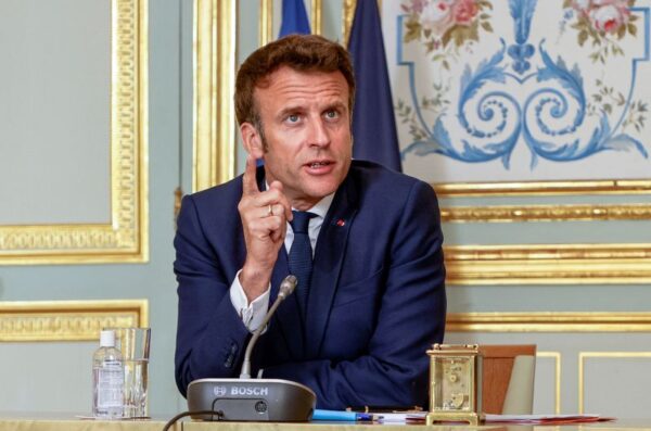 仏大統領、新たな「欧州政治共同体」支持　ウクライナ・英を念頭に