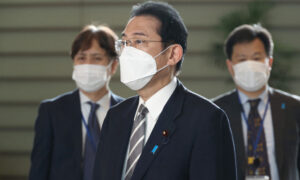 自民党外交部会、人権外交提言案を岸田首相に手交
