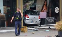 ベルリン中心部で車が突っ込み教諭1人死亡、生徒14人負傷　29歳男性拘束