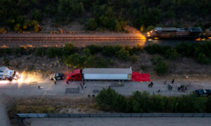 米サンアントニオのトラックで46人死亡　警察は3人拘束　不法移民か