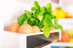 冷蔵庫は物置ではない　冷蔵庫の扉に保存してはいけない4種類の食品
