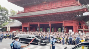 増上寺で安倍元首相の葬儀　弔問客が長蛇の列
