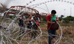 米メキシコ国境「世界で最も危険な越境」死者相次ぐ＝国際移住機関