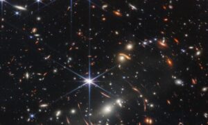 NASA、46億年前の銀河団の画像公開　
