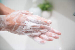 なぜ石鹸で20秒手を洗うと細菌が死滅するのか？