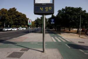 ポルトガル・スペインで最高気温45度の熱波、森林火災多発　仏でも