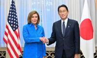 岸田首相、ペロシ氏と台湾海峡念頭に日米連携を確認　中国軍事演習の「即刻中止」求める