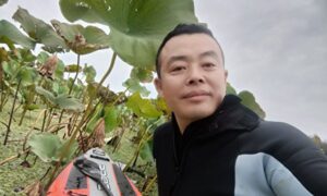 中国ジャーナリスト、米国に出国　「鎖の母」調査で拷問