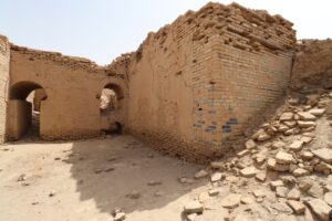 イラクの干ばつで、貯水池の底に3400年前の失われた都市が発見される