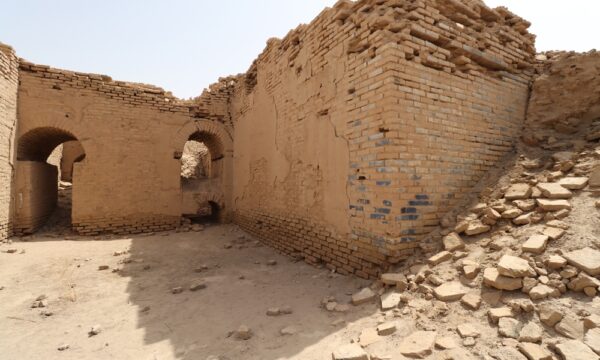 イラクの干ばつで、貯水池の底に3400年前の失われた都市が発見される