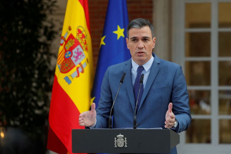 熱波でクールビズ呼びかけ、スペイン首相「ノーネクタイ」推奨