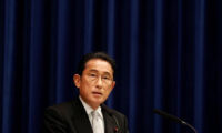 岸田首相、コロナ水際対策緩和を表明　入国者上限は「速やかに公表」