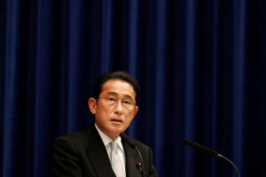岸田首相、コロナ水際対策緩和を表明　入国者上限は「速やかに公表」
