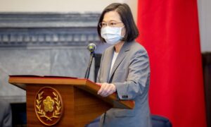 台湾、「防衛の決意揺るがず」　総統が米研究所の訪問団に語る