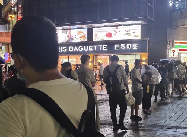 上海ロックダウン中にパン販売　企業に罰金処分　全土に支援広がる