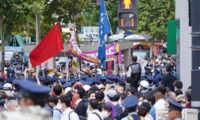 国葬反対派、赤旗かかげデモ活動…警察は厳重警戒