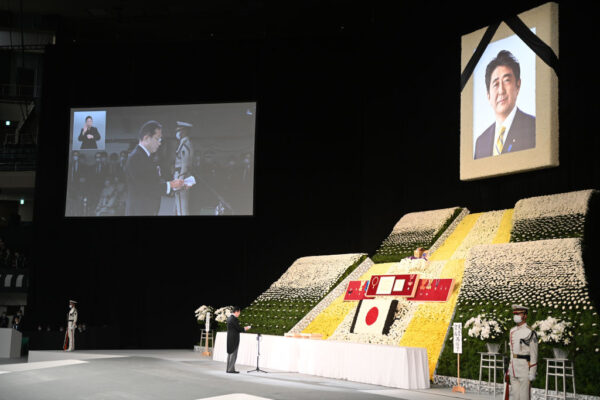 「叩かれて形をなす鍛造品、それが総理」岸田首相、国葬で追悼の辞