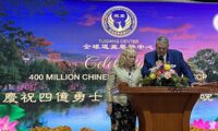 米実業家夫婦、中国4億人の脱党祝う　「中国社会に多大な影響」